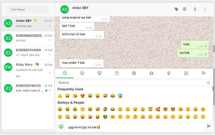 Bisa Chat dengan Emoticon